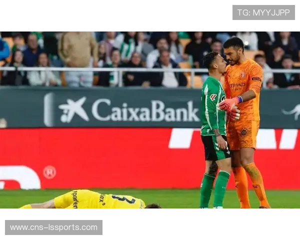 安东尼倒勾染红直红，贝蒂斯1-1战平赫罗纳现争议判罚