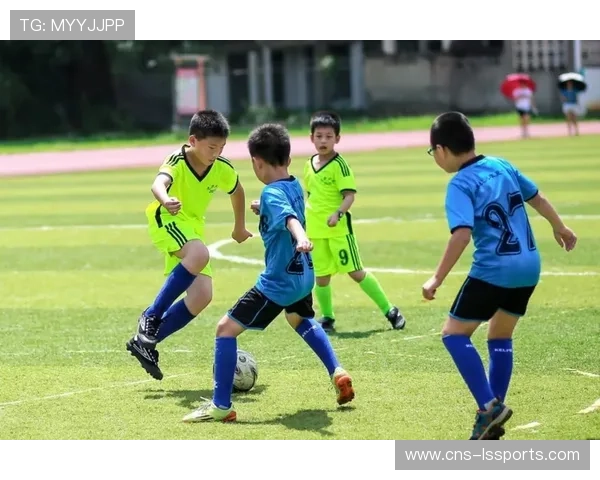 徐尚考察拉玛西亚青训营，与西班牙青训专家交流